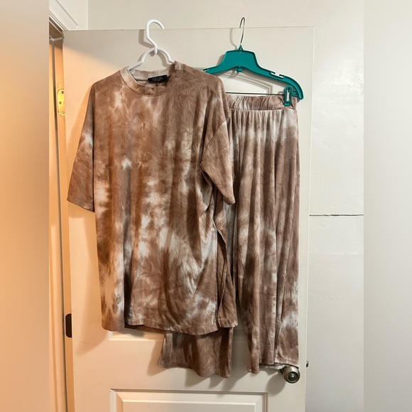 Dressed in lala Lex Ribbed Playsuit in Iced Latte Tie Dye
Size large - Picture 4 of 7